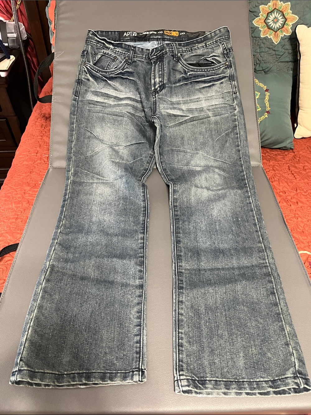 Apt.9 men’s jeans 34Wx30L
Back pockets have working snaps on flaps - Picture 1 of 4